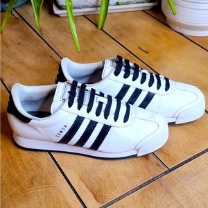 Adidas samoa athletic shoes for men White and Black size 9 Great Condition